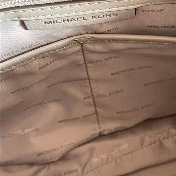 Michael Kors Large Mercer Gallery Tote - Picture 11 of 16